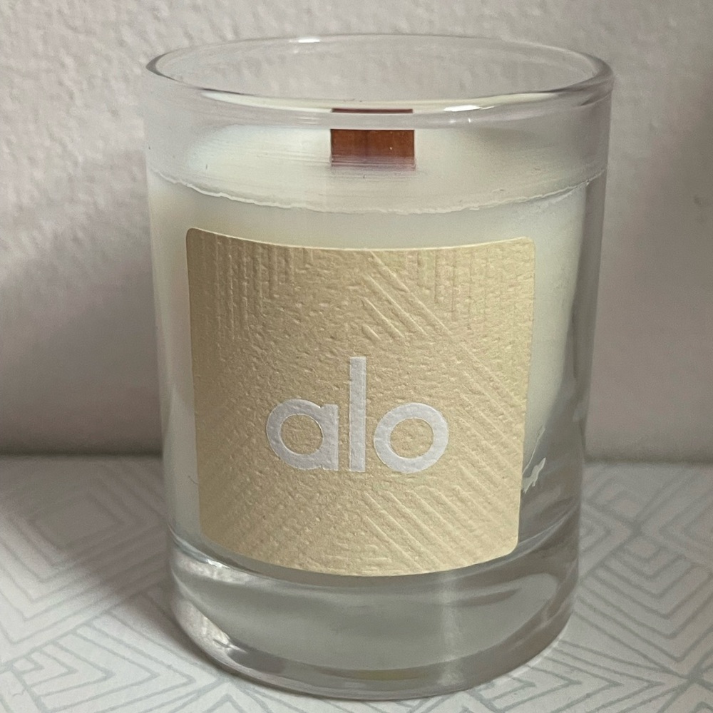 Alo White Candle with Wooden Wick